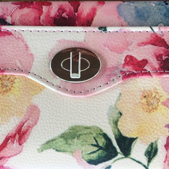 Convenient Multi Section Floral Design Mundiwallet - Picture 5 of 6